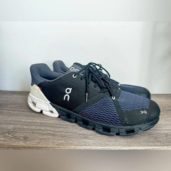 On Running Men's Cloudflyer Size 14 Black White Wide - 51.99067 - Picture 5 of 11